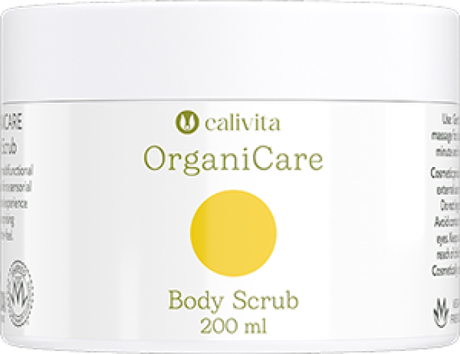 OrganiCare Body Scrub - naturalny peeling do ciała z otrębami ryżowymi i oliwką do głębokiego oczyszczania i nawilżania skóry, butelka z pompką na tle zielonych liści oliwnych.